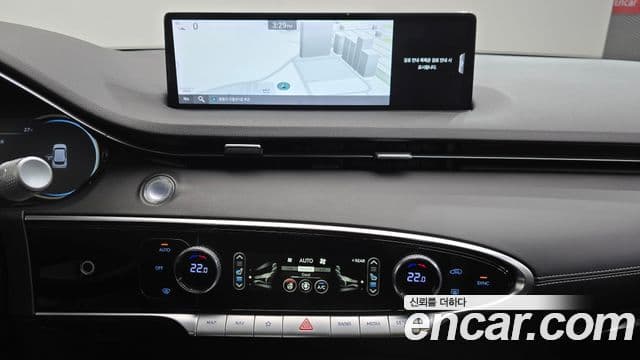 Genesis GV70 2021 — ფოტო 16/20