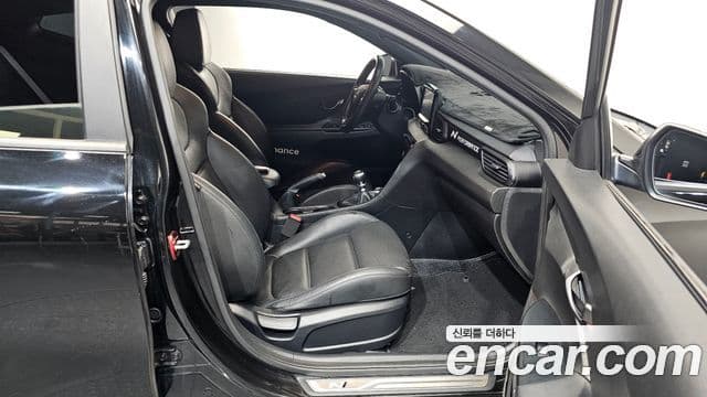 Hyundai Veloster 2020 — Photo 12/32