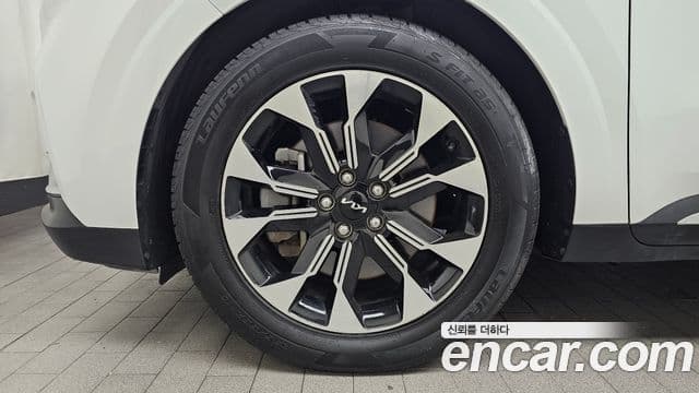 Kia Carnival 2022 — ფოტო 5/20