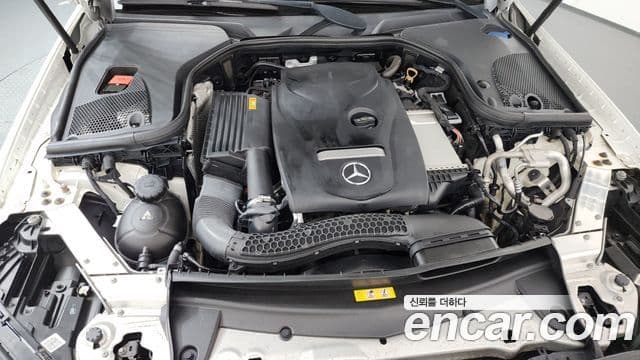 Mercedes-Benz E-Class 2018 — ფოტო 28/33