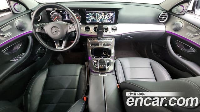 Mercedes-Benz E-Class 2018 — ფოტო 16/33