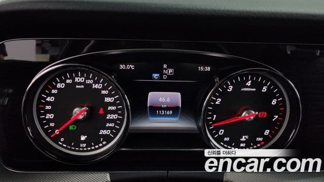 Mercedes-Benz E-Class 2018 — ფოტო 30/33