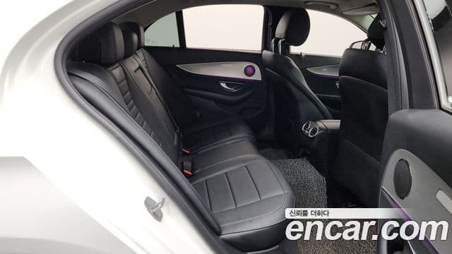 Mercedes-Benz E-Class 2018 — ფოტო 29/33