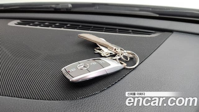 Mercedes-Benz E-Class 2018 — ფოტო 17/33