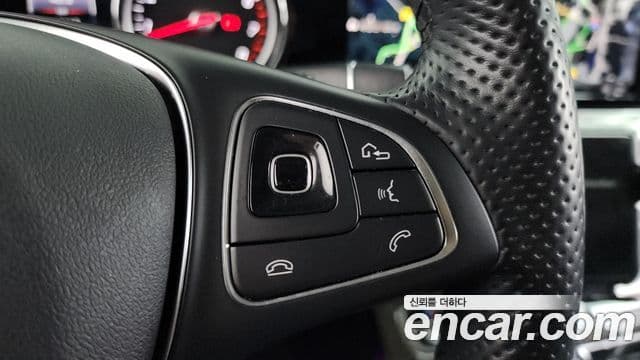 Mercedes-Benz E-Class 2018 — ფოტო 31/33