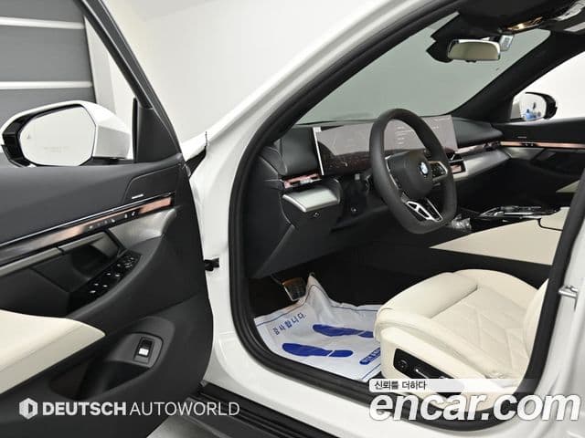BMW 5 Series 2025 — Фото 10/20