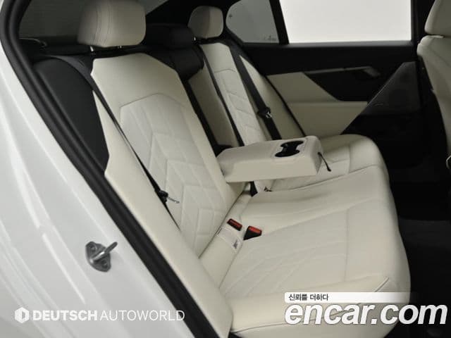 BMW 5 Series 2025 — Фото 11/20