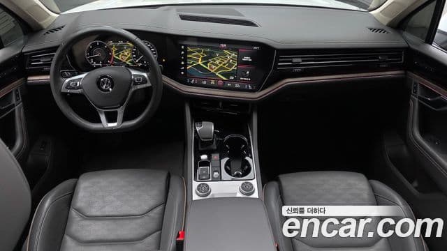 Volkswagen Touareg 2020 — ფოტო 7/20
