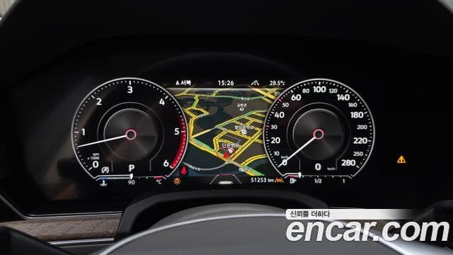 Volkswagen Touareg 2020 — ფოტო 8/20