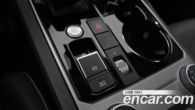 Volkswagen Touareg 2020 — ფოტო 9/20