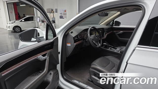 Volkswagen Touareg 2020 — ფოტო 10/20