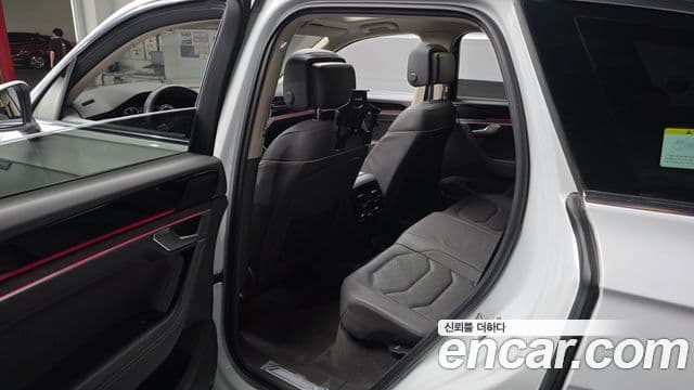 Volkswagen Touareg 2020 — ფოტო 11/20