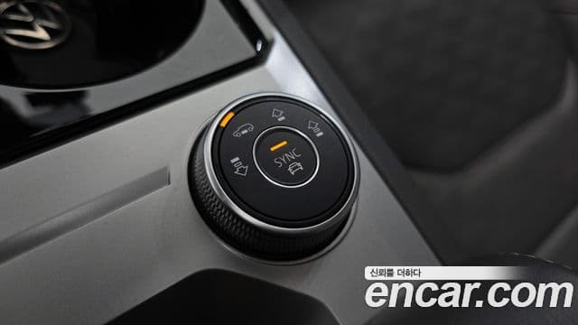 Volkswagen Touareg 2020 — ფოტო 17/20