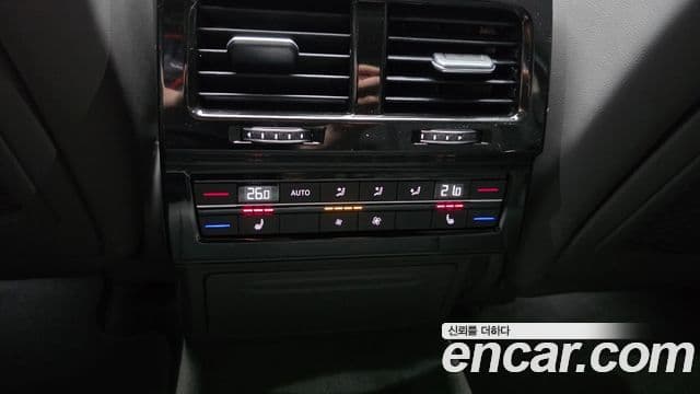 Volkswagen Touareg 2020 — ფოტო 19/20