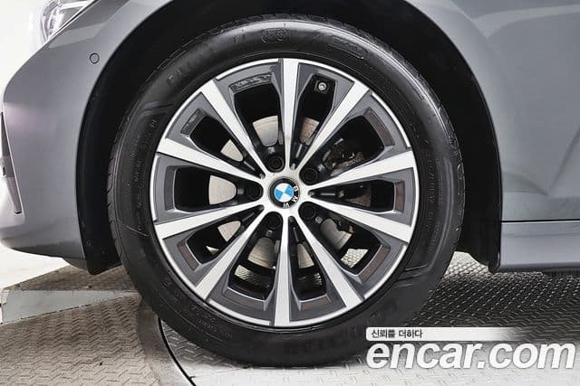 BMW 3 Series 2021 — ფოტო 4/20