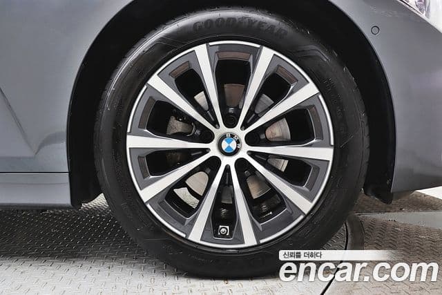 BMW 3 Series 2021 — ფოტო 6/20