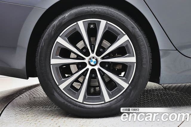 BMW 3 Series 2021 — ფოტო 7/20