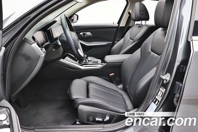 BMW 3 Series 2021 — фото 14 из 20