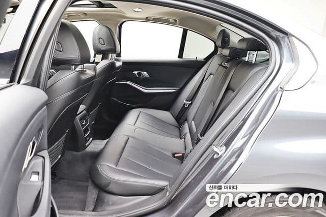 BMW 3 Series 2021 — ფოტო 16/20