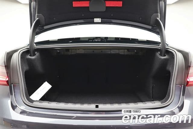BMW 3 Series 2021 — ფოტო 18/20