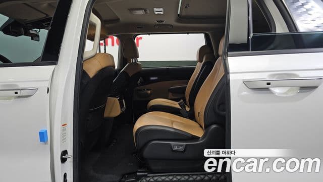 Kia Carnival 2021 — Фото 12/20