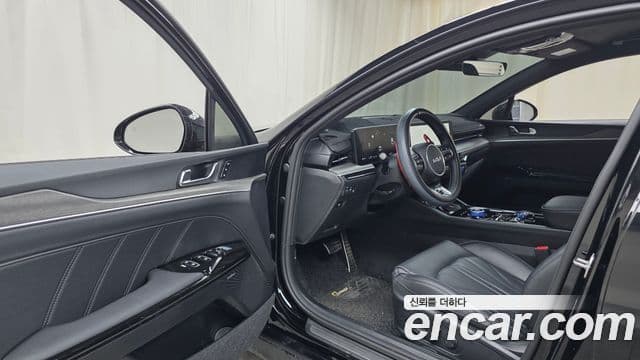 Kia K5 2025 — Şəkil 10/20