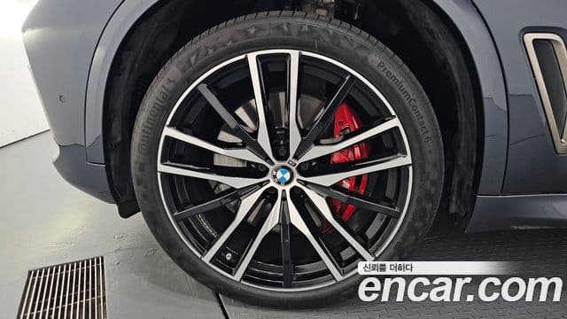 BMW X5 2022 — Photo 23/36