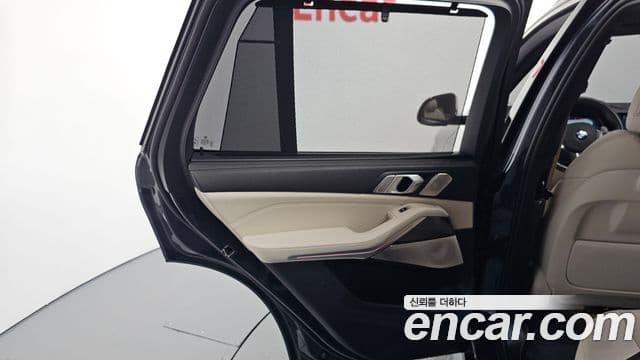 BMW X5 2022 — Photo 11/36