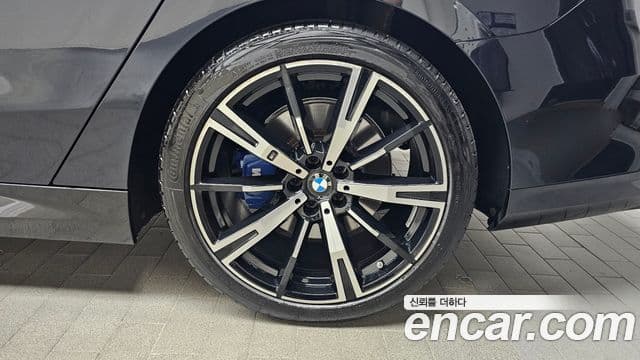 BMW 5 Series 2024 — Photo 22/34