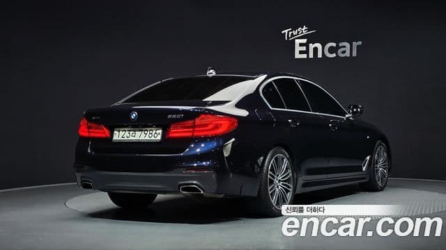 BMW 5 Series 2019 — ფოტო 2/20