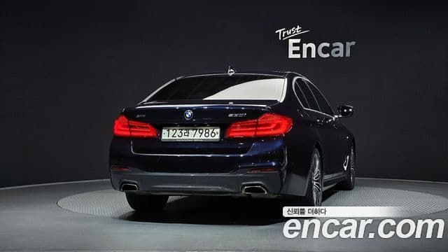 BMW 5 Series 2019 — ფოტო 4/20