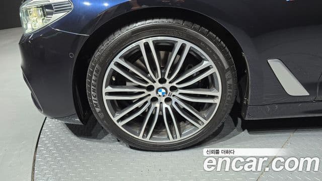 BMW 5 Series 2019 — ფოტო 5/20