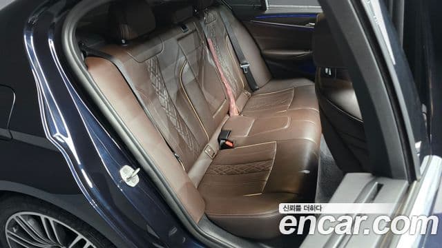 BMW 5 Series 2019 — ფოტო 11/20
