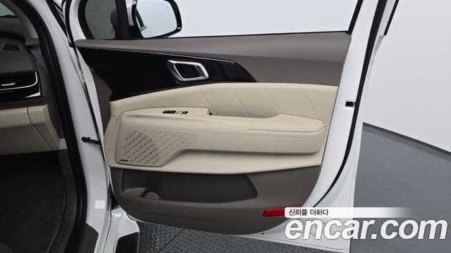 Kia Carnival 2025 — Photo 8/39