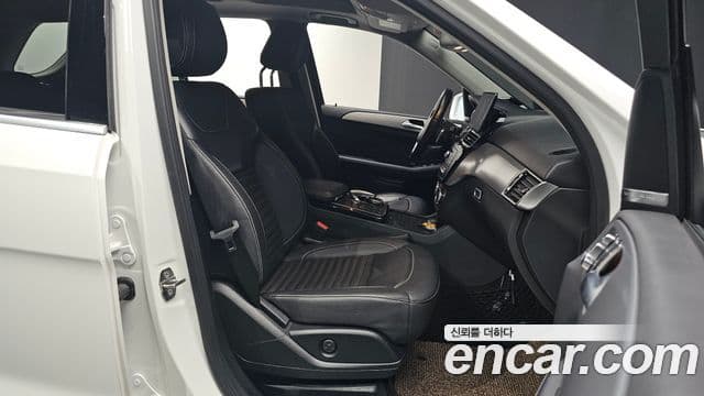 Mercedes-Benz GLE-Class 2018 — Şəkil 9/20