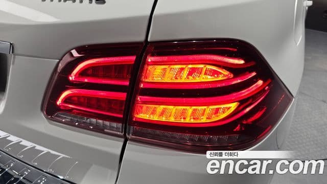 Mercedes-Benz GLE-Class 2018 — Photo 2/34
