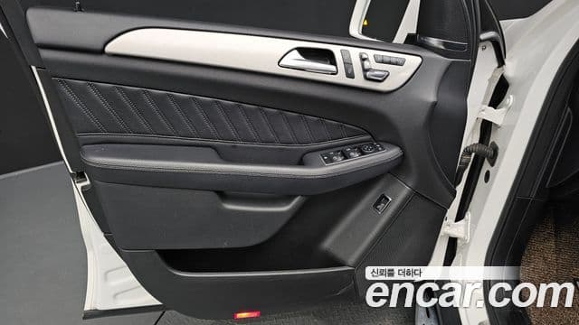 Mercedes-Benz GLE-Class 2018 — Photo 5/34
