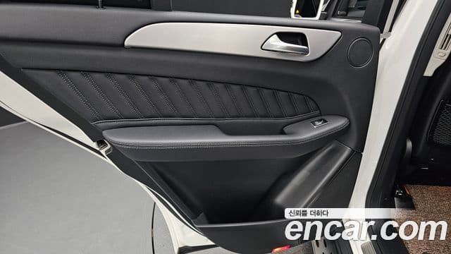 Mercedes-Benz GLE-Class 2018 — Photo 13/34