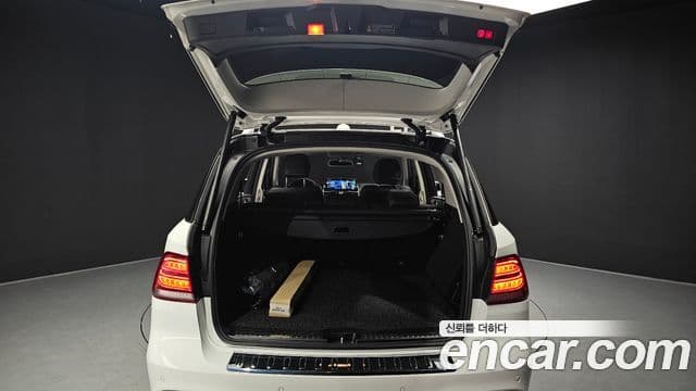 Mercedes-Benz GLE-Class 2018 — Photo 15/34