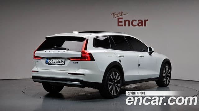 Volvo V60 Cross Country 2024 — ფოტო 2/20