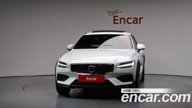 Volvo V60 Cross Country 2024 — ფოტო 3/20
