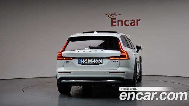 Volvo V60 Cross Country 2024 — ფოტო 4/20