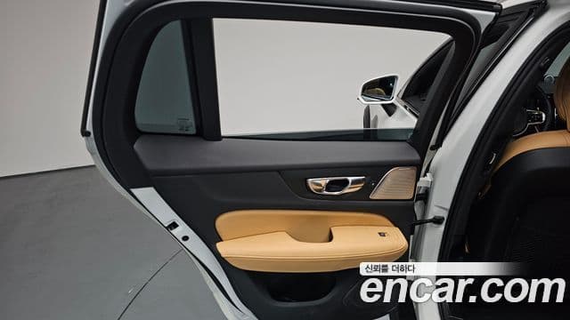 Volvo V60 Cross Country 2024 — Photo 31/39