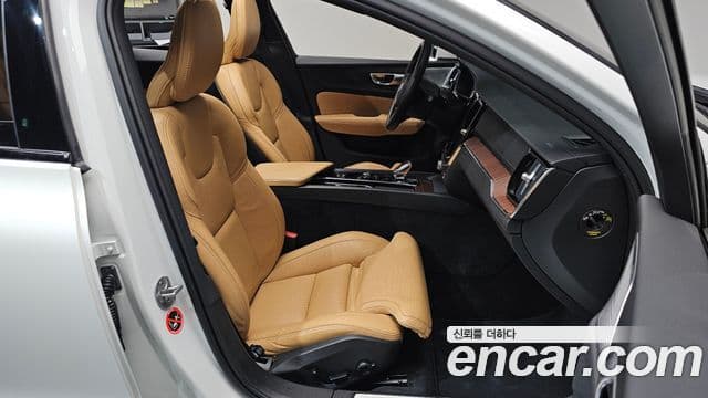 Volvo V60 Cross Country 2024 — Photo 19/39