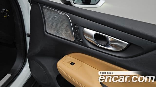 Volvo V60 Cross Country 2024 — Photo 33/39