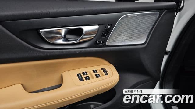 Volvo V60 Cross Country 2024 — Photo 4/39