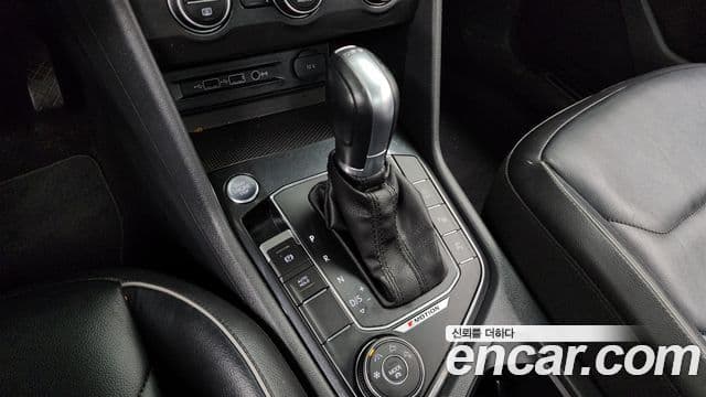 Volkswagen Tiguan 2018 — Şəkil 9/20