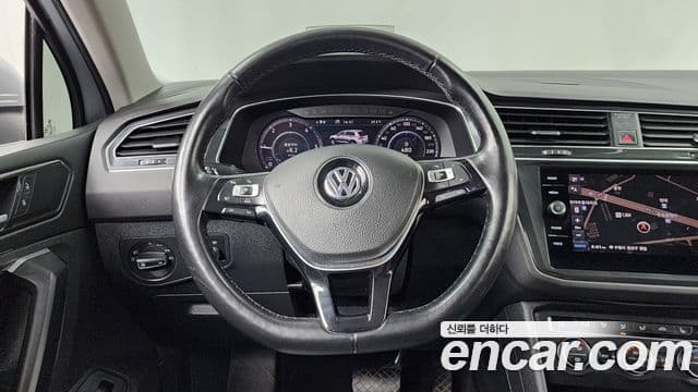 Volkswagen Tiguan 2018 — Şəkil 13/20