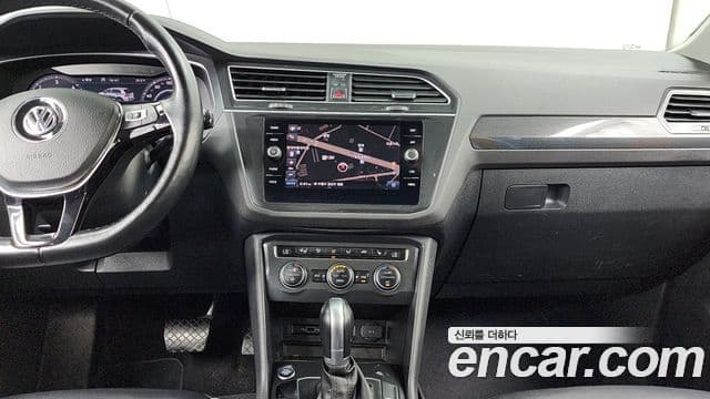 Volkswagen Tiguan 2018 — Şəkil 14/20