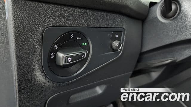 Volkswagen Tiguan 2018 — Şəkil 16/20